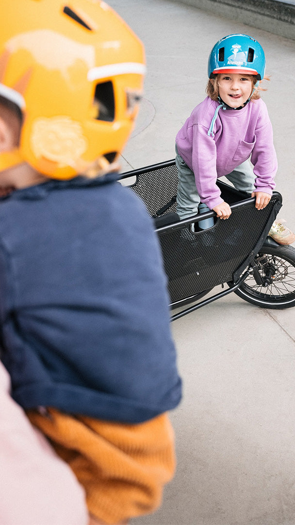 Muli family bike to carry children in London