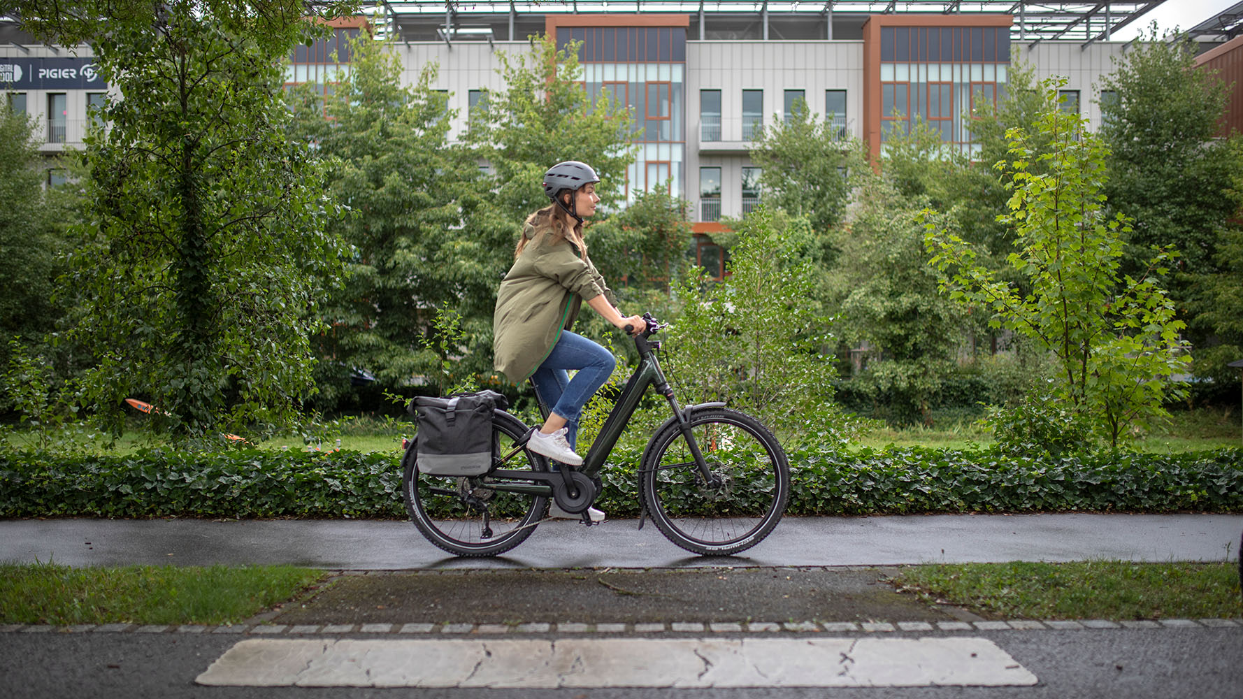 Moustache Xroad electric city bike 