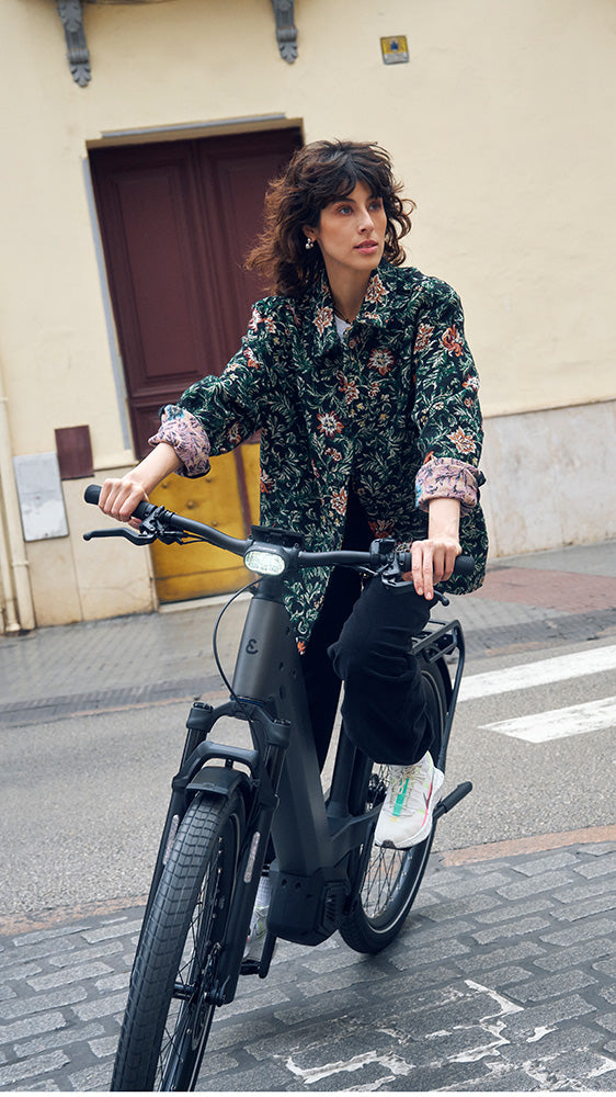 Riese & Müller Nevo5 in Slate Grey lifestyle