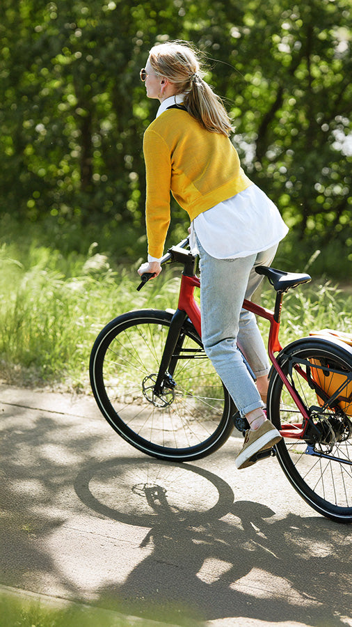 Urwahn lady riding electric city bike in red