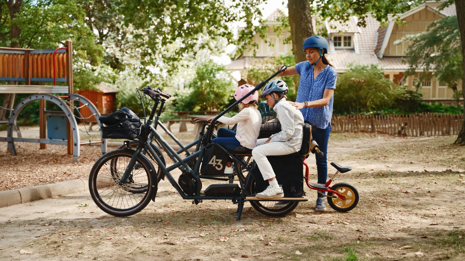 Bike43 electric longtail family bike for 3 kids in Blue