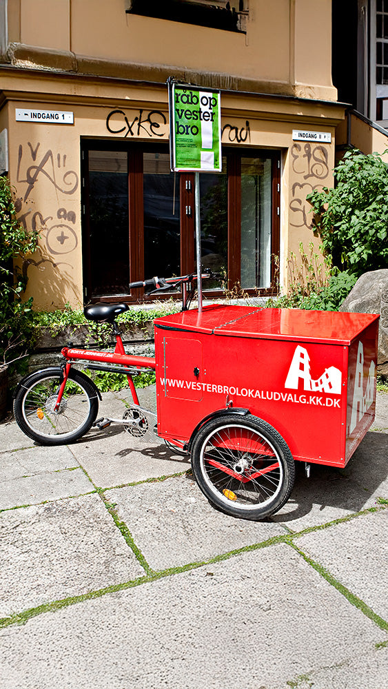 Black Iron Horse Ox electric cargo trike with lock box