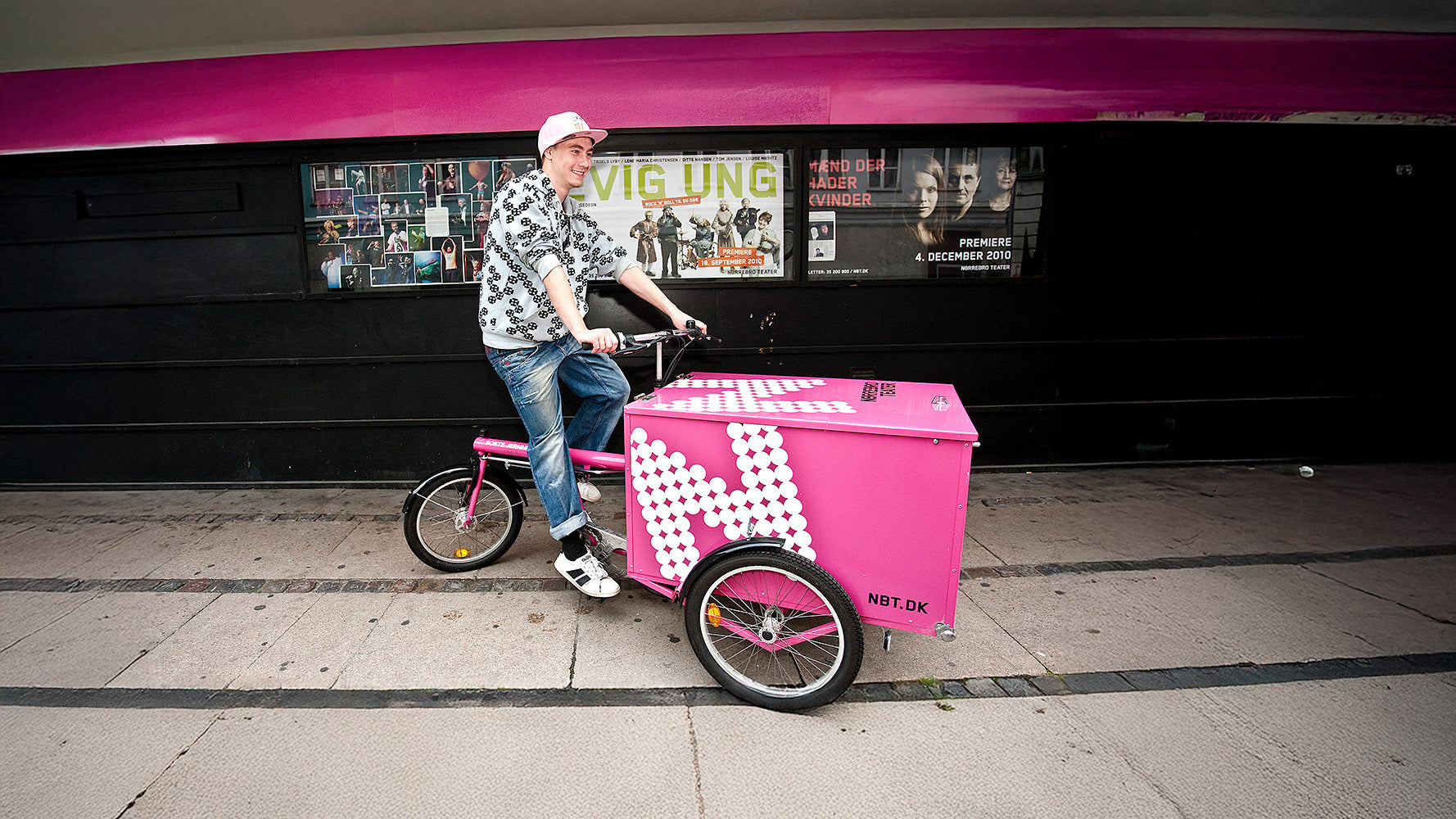 Black Iron Horse Ox electric cargo trike with lock box