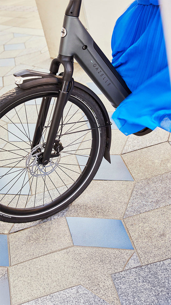 Gazelle electric commuter bike in Grey