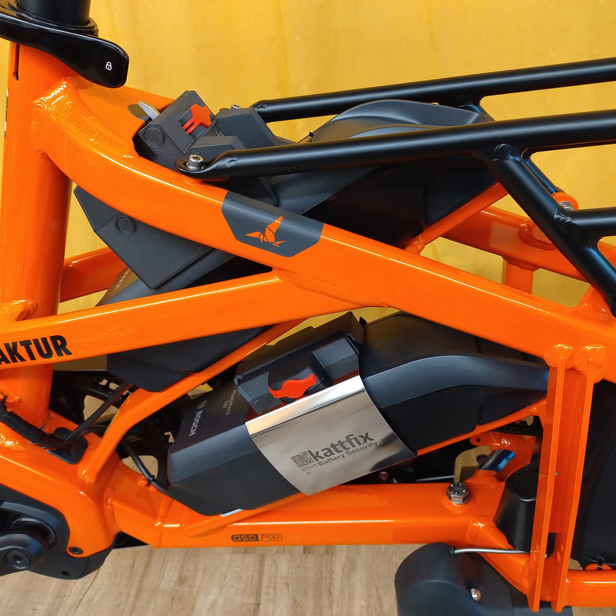 Kattfix stainless battery lock fitted on the battery of an orange Tern GSD