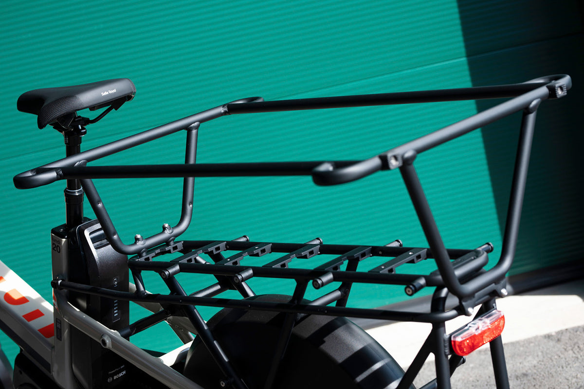 Moustache Lundi 20 Cargo 5 longtail electric bike rear rack close up