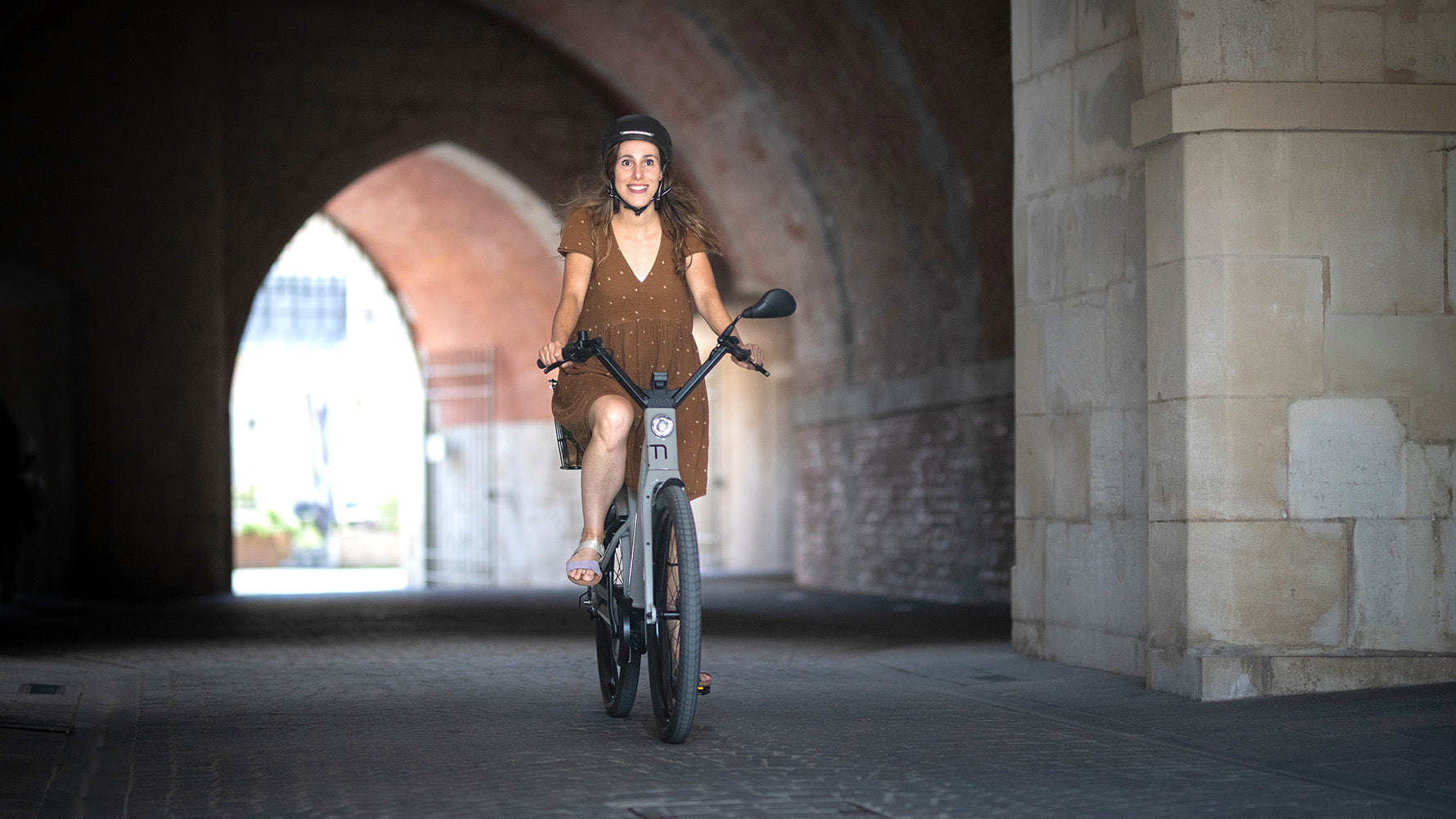 Moustache Lundi 27 low-step e-bike with upright riding position