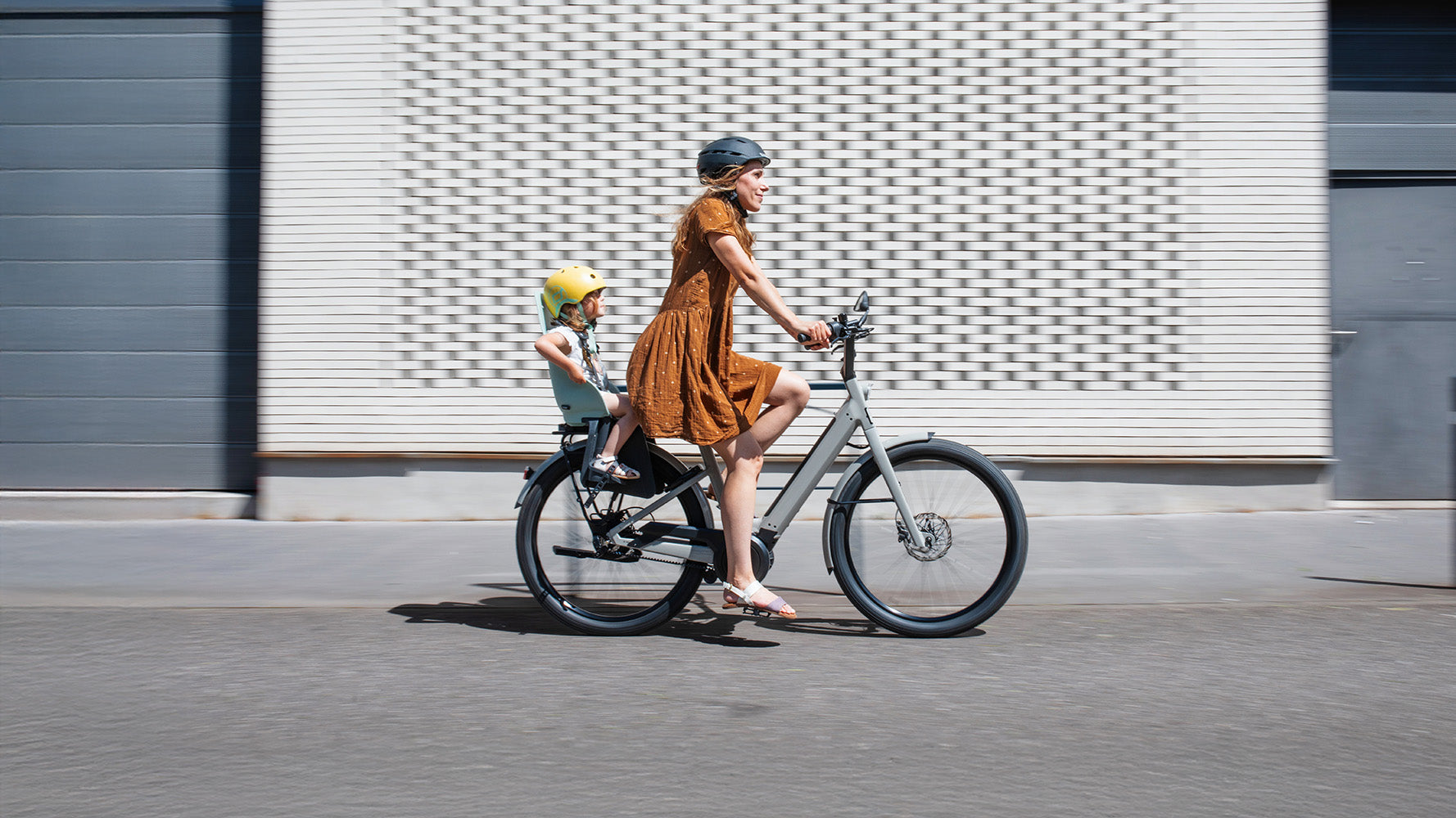 Moustache Lundi 27 Low Step Electric City Bike with Child Seat
