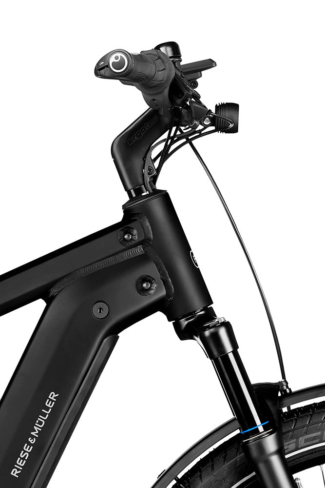 Front end of the Charger4 GT vario in matt black — handlebar, display mount and suspension fork