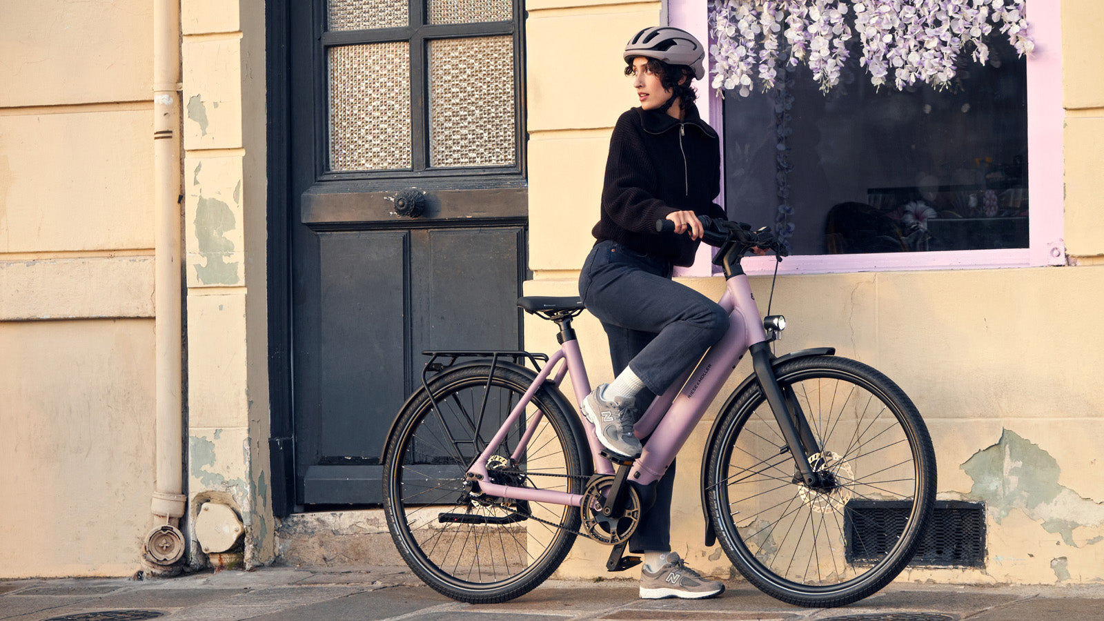Riese & Müller Culture Mixte urban electric bike in Biscuit