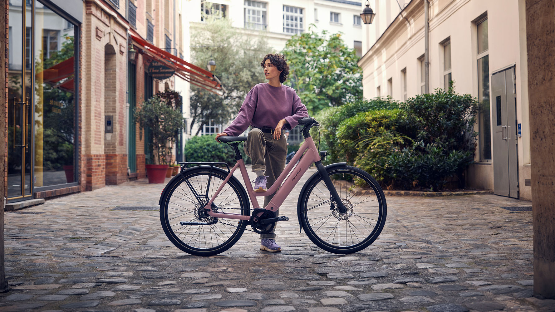 Riese & Müller Culture Mixte urban electric bike in Biscuit