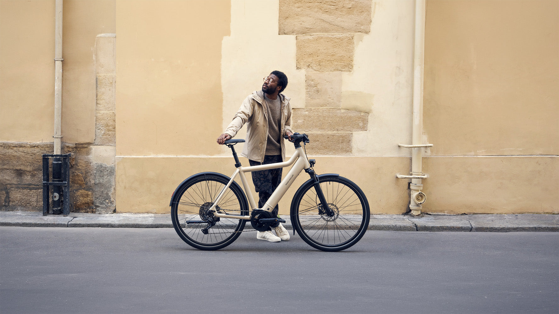 Riese & Müller Culture urban electric bike in Biscuit