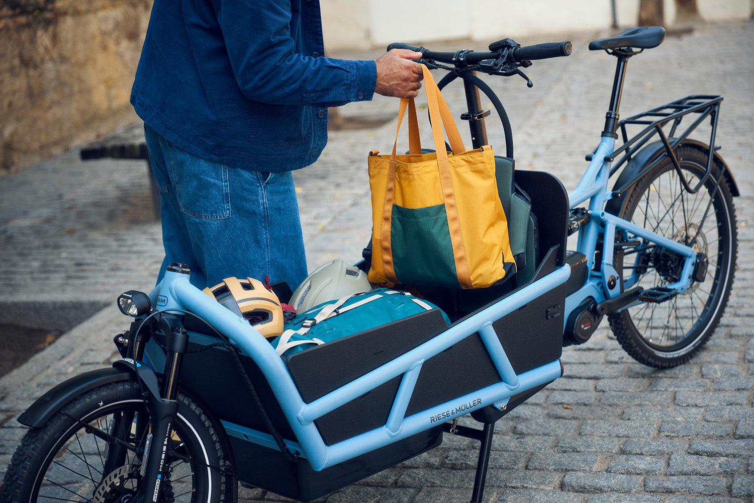 Riese & Müller Load5 75 Vario detail in Arctic Blue