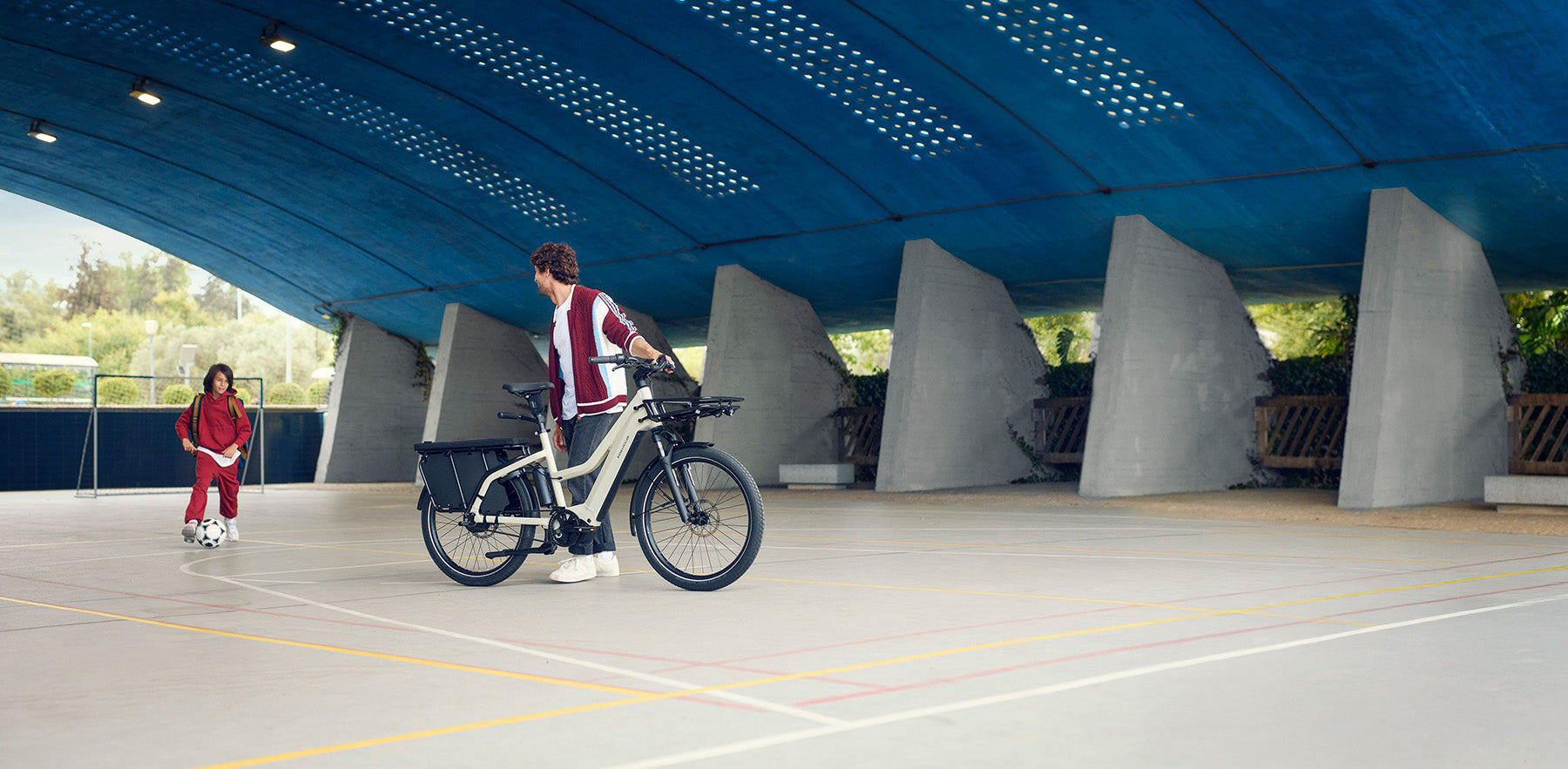 Riese & Müller Multicharger3 Mixte Vario electric family bike in Desert