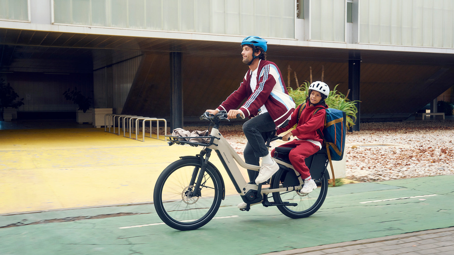 Riese & Müller Multicharger3 Mixte Vario electric family bike in Desert