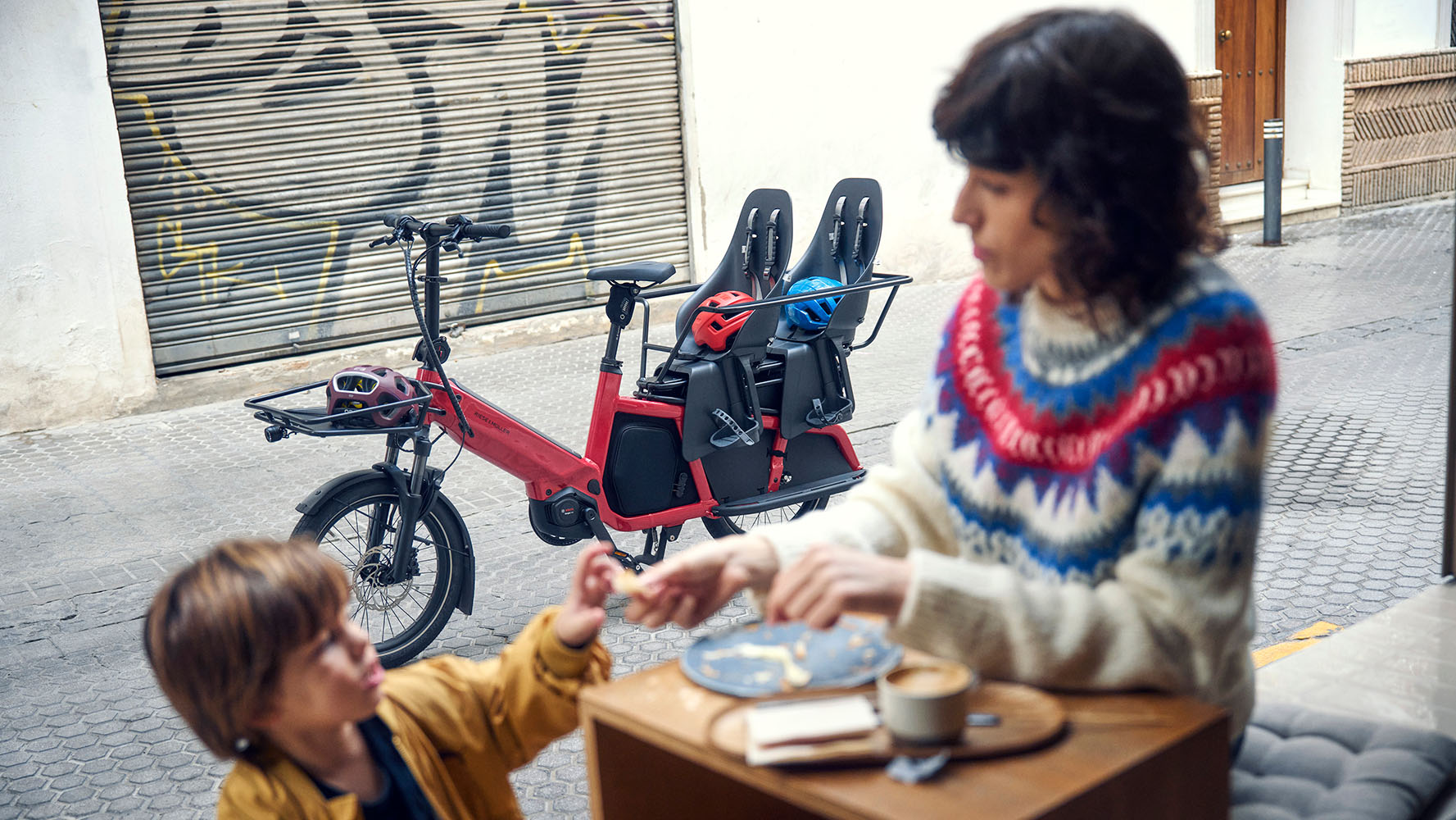 Riese & Müller Multitinker2 Vario longtail family bike in Lava Red