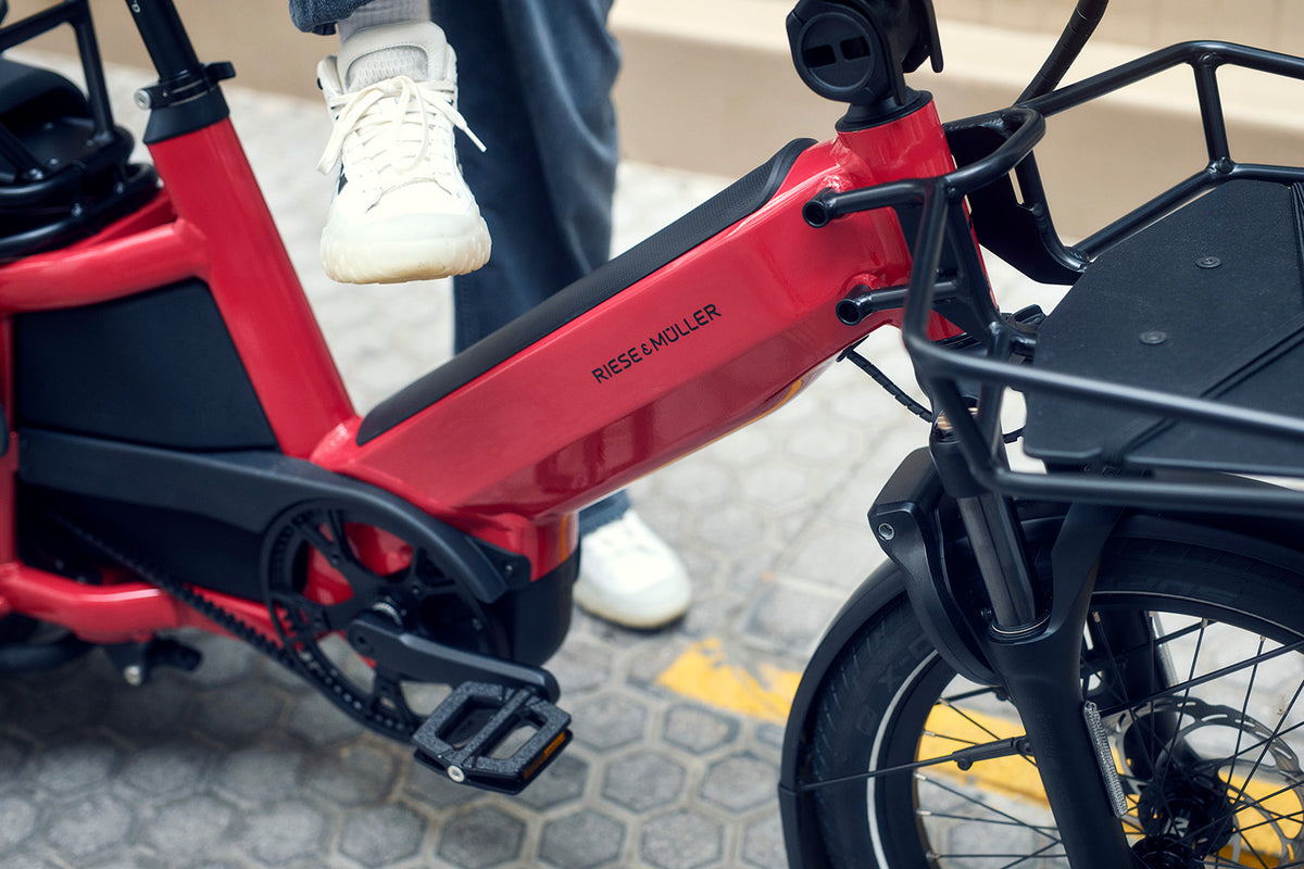 Riese & Müller Multitinker2 Vario longtail family bike in Lava Red