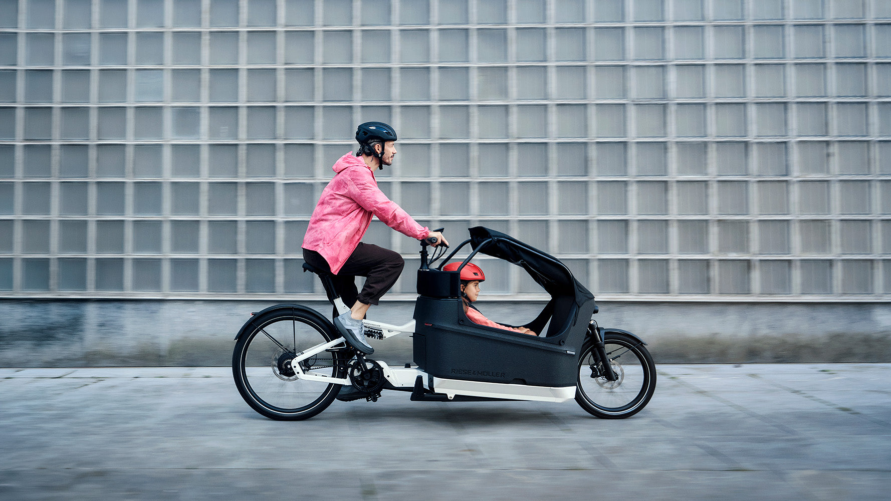 Riese & Müller Packster2 70 CT electric family box bike in White