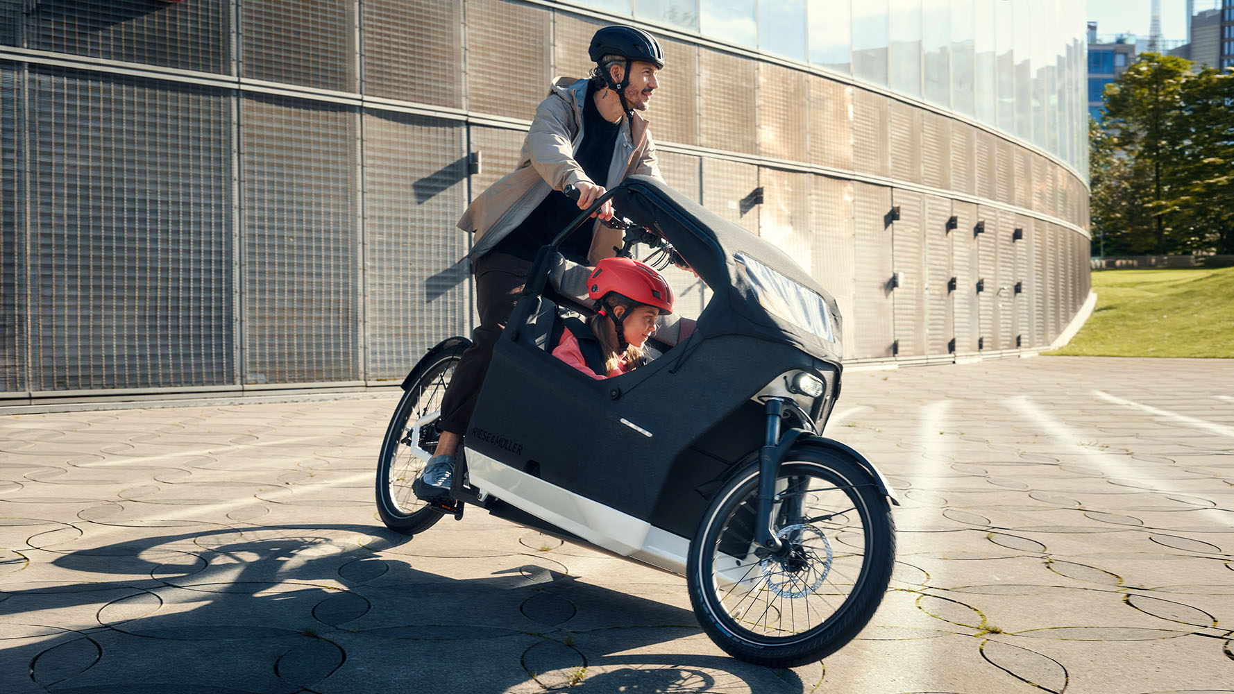 Riese & Müller Packster2 70 CT electric family box bike in White