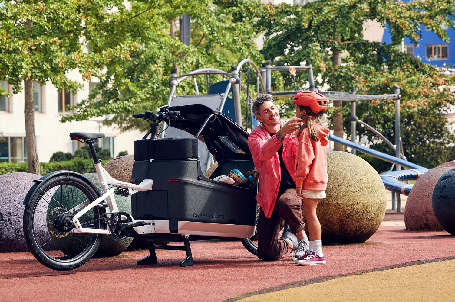 Riese & Müller Packster2 70 CT electric family box bike in White