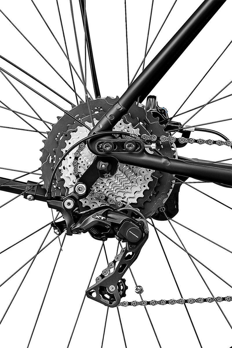 Riese & Müller Roadster touring — Shimano Deore XT rear derailleur and cassette close-up