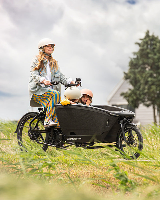 Urban Arrow FamilyNext Pro box family bike for 3 children