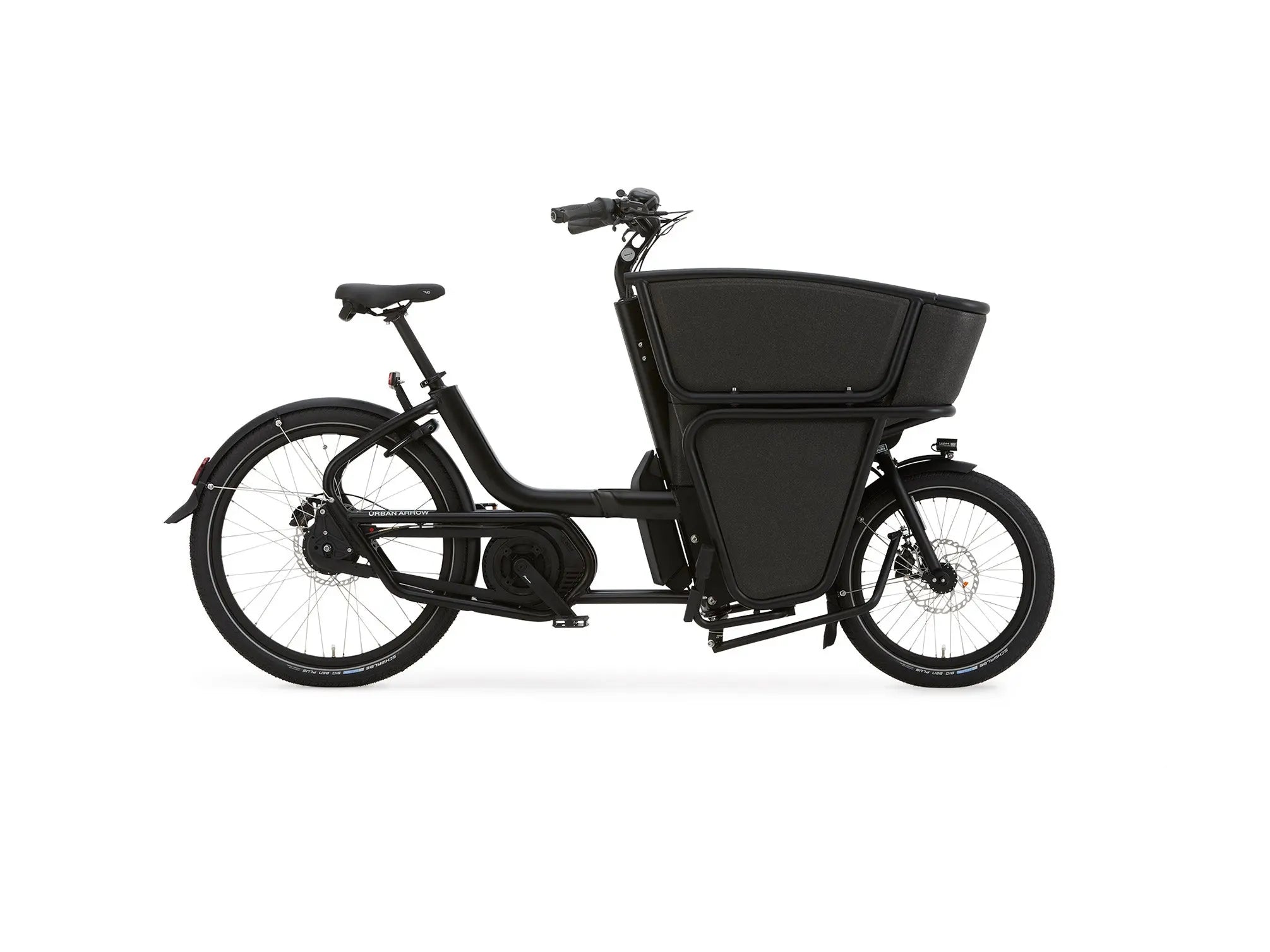 Urban Arrow Shorty in Black