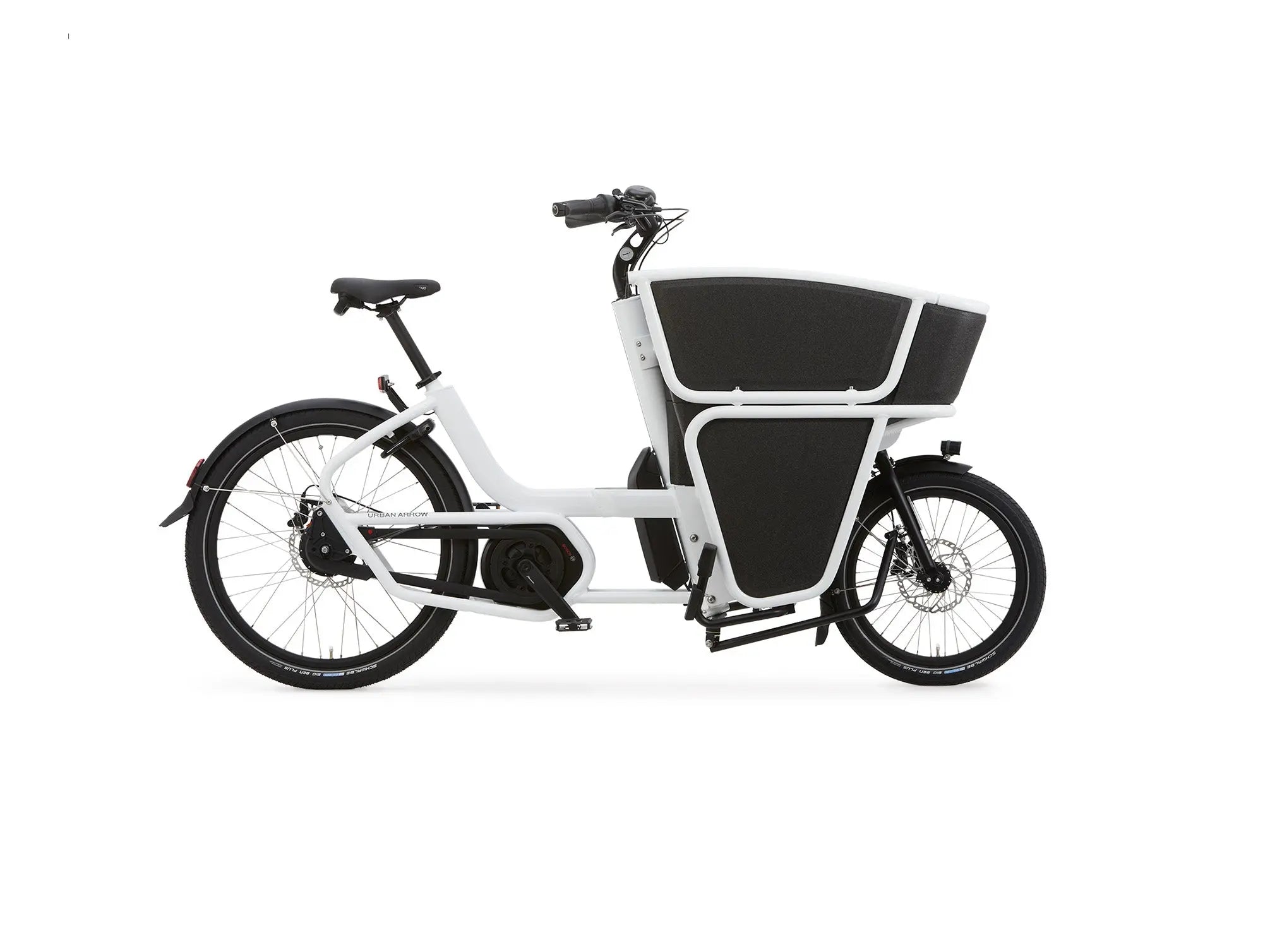 Urban Arrow Shorty in White