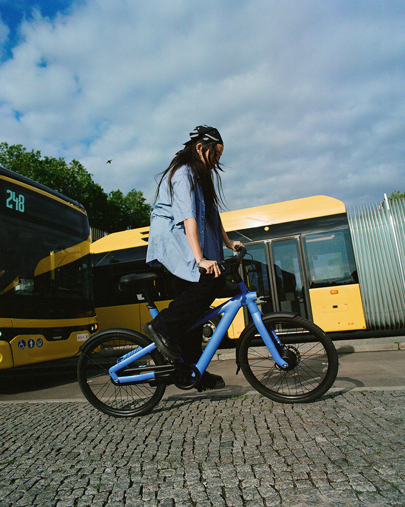 VanMoof S6 Open electric city bike in Drift Blue