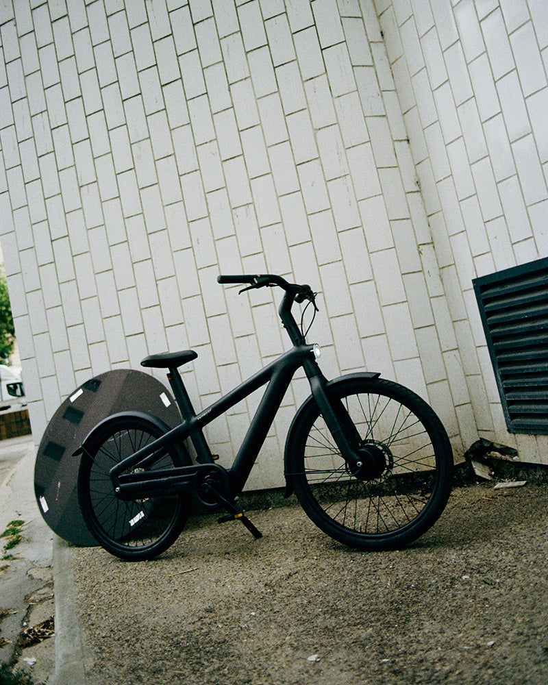 VanMoof S6 Open in Black electric city bike