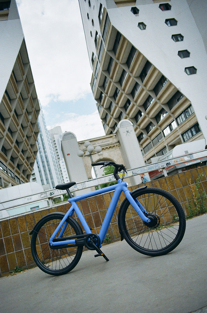 VanMoof S6 side in Drift Blue