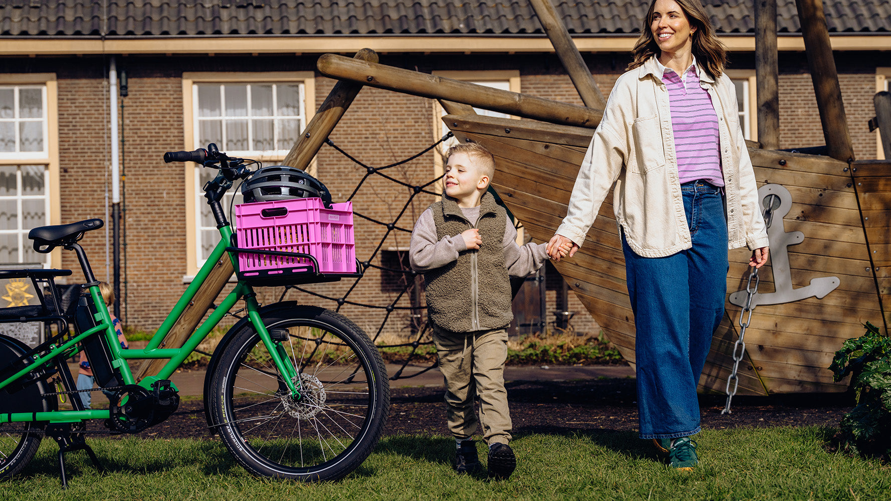 Veloe Multi Lungo electric longtail bike for 3 kids in Green