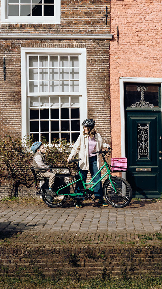 Veloe Multi Lungo electric longtail bike for 3 kids in Green