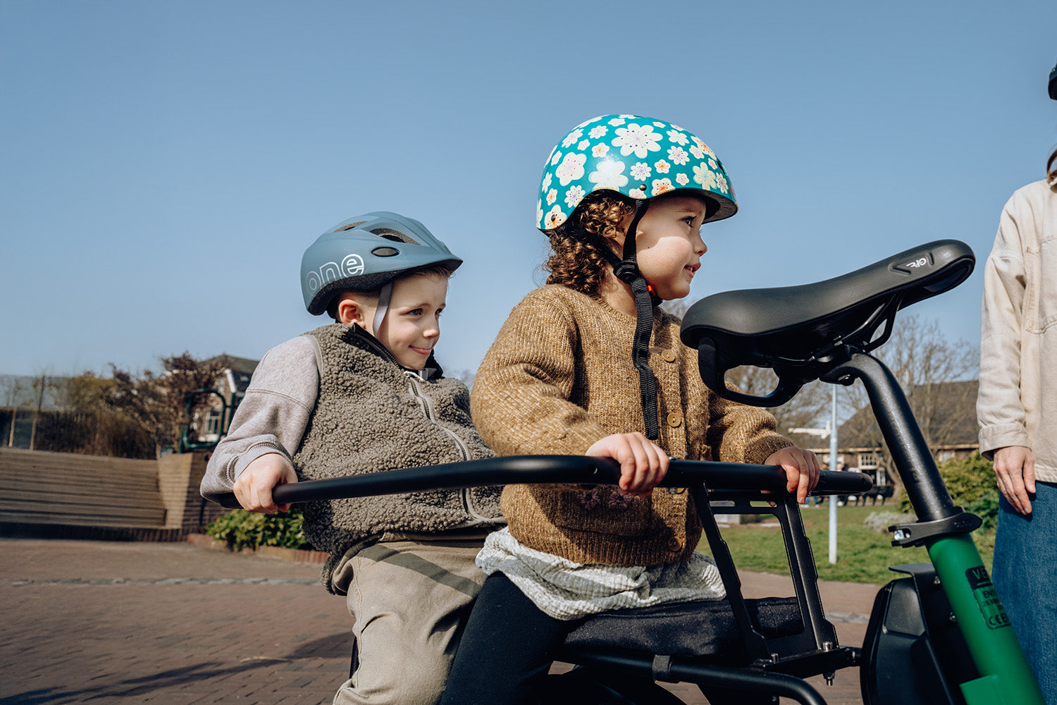Veloe Multi Lungo electric longtail bike in Green